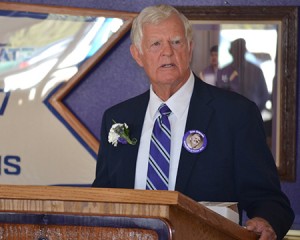 Photo of Don Gibson at the podium