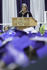 Diné president speaks to graduating students