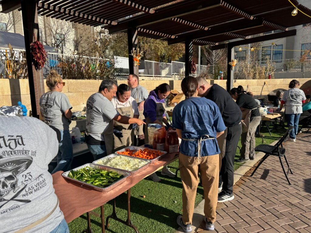 A group of people at an outside buffet.